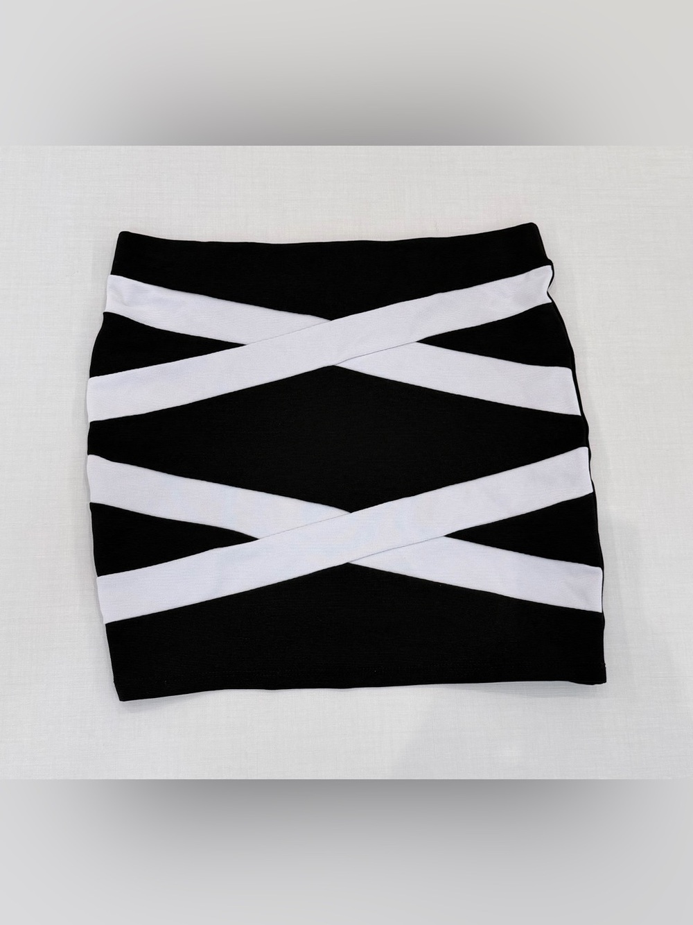 Charlotte Russe Black White Criss Cross Bandage Mini Skirt Women’s Medium M